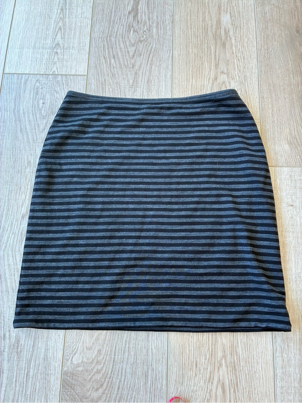 Icebreaker Tsveti Pencil skirt Black and Gray striped merino wool reversible m